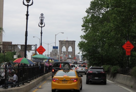 Taxi sur le Brooklyn Bridge